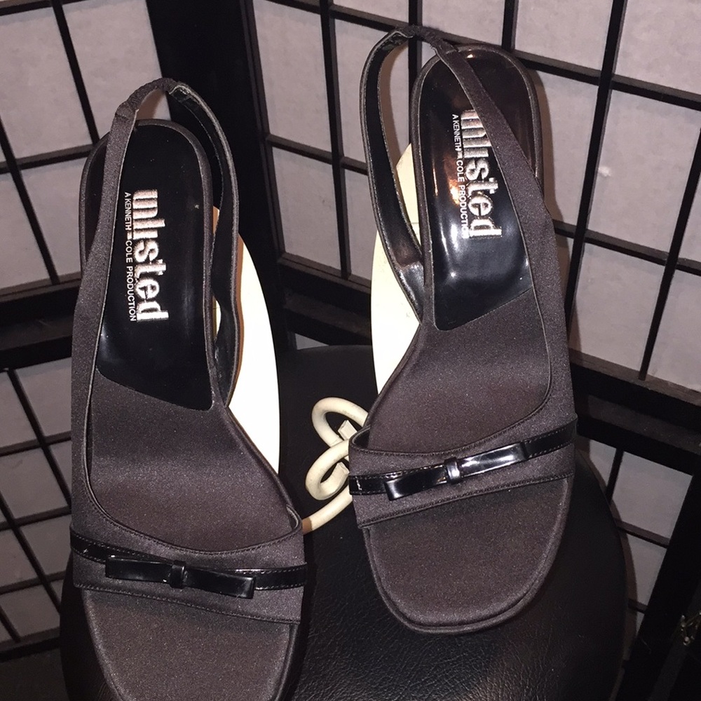 Unlisted heel sandals